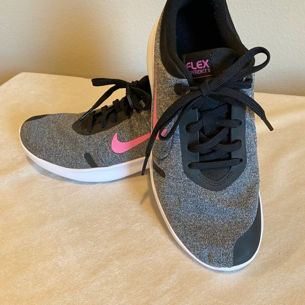 NWOT Nike Flex Experience 8 - Women's Shoes - Size 7 - Never Worn